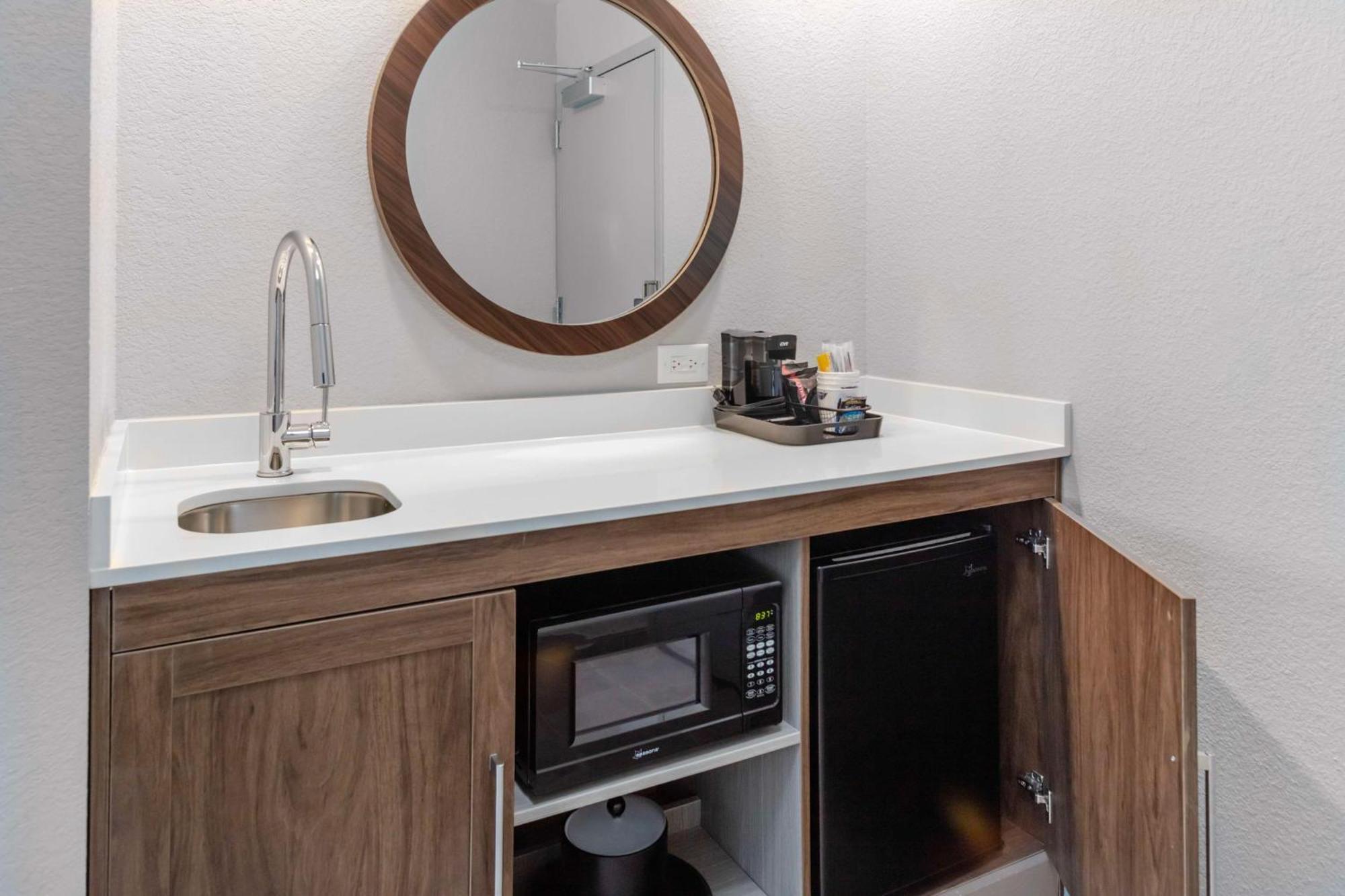 Hampton Inn & Suites Indianapolis West Speedway Экстерьер фото